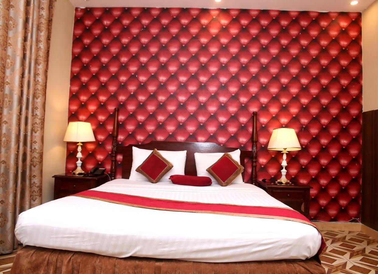 Premier Inn Mall Lahore Extérieur photo