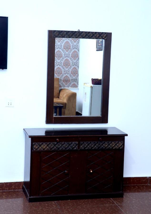 Premier Inn Mall Lahore Extérieur photo