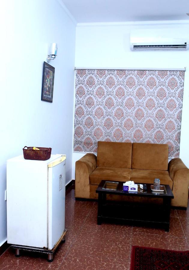 Premier Inn Mall Lahore Extérieur photo
