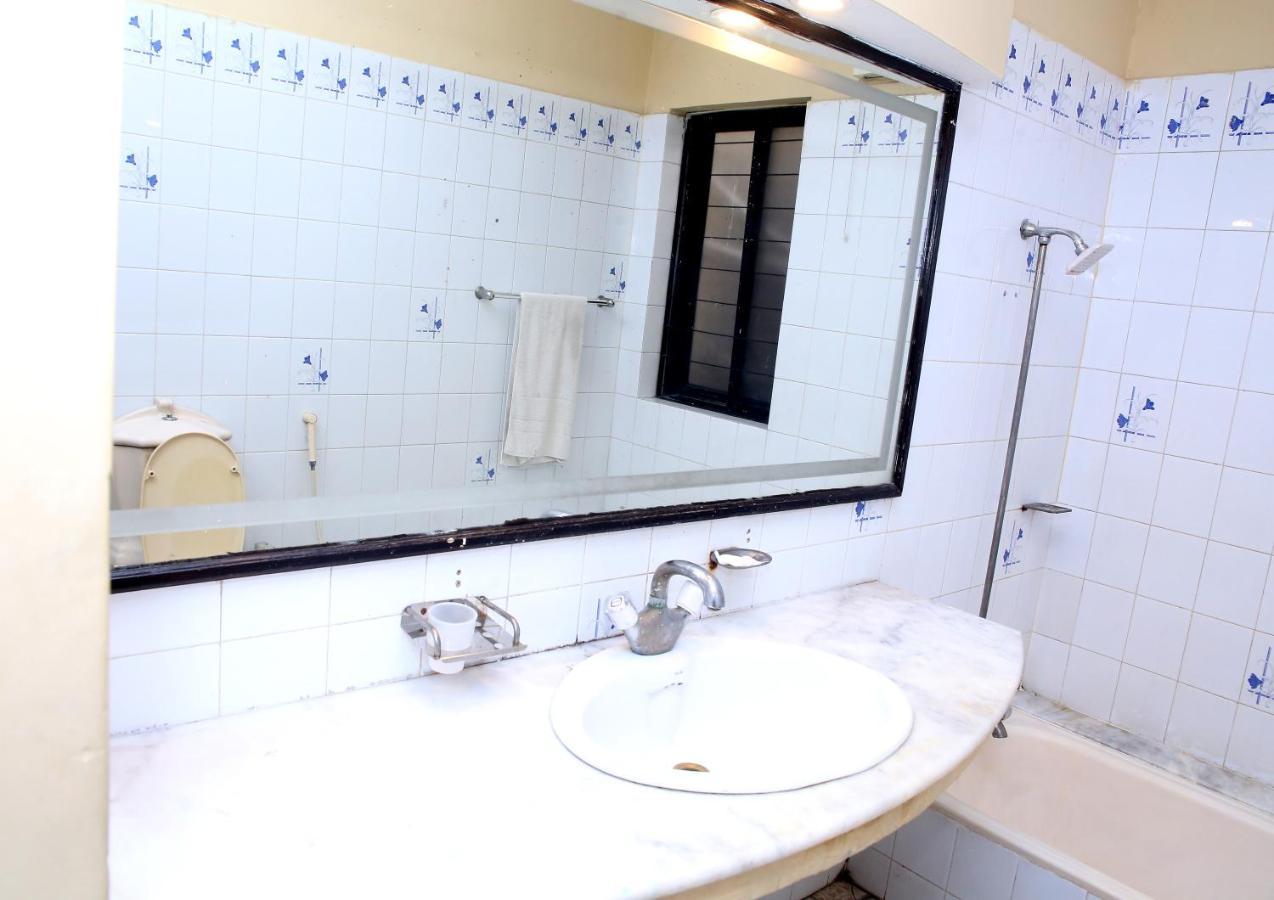 Premier Inn Mall Lahore Extérieur photo