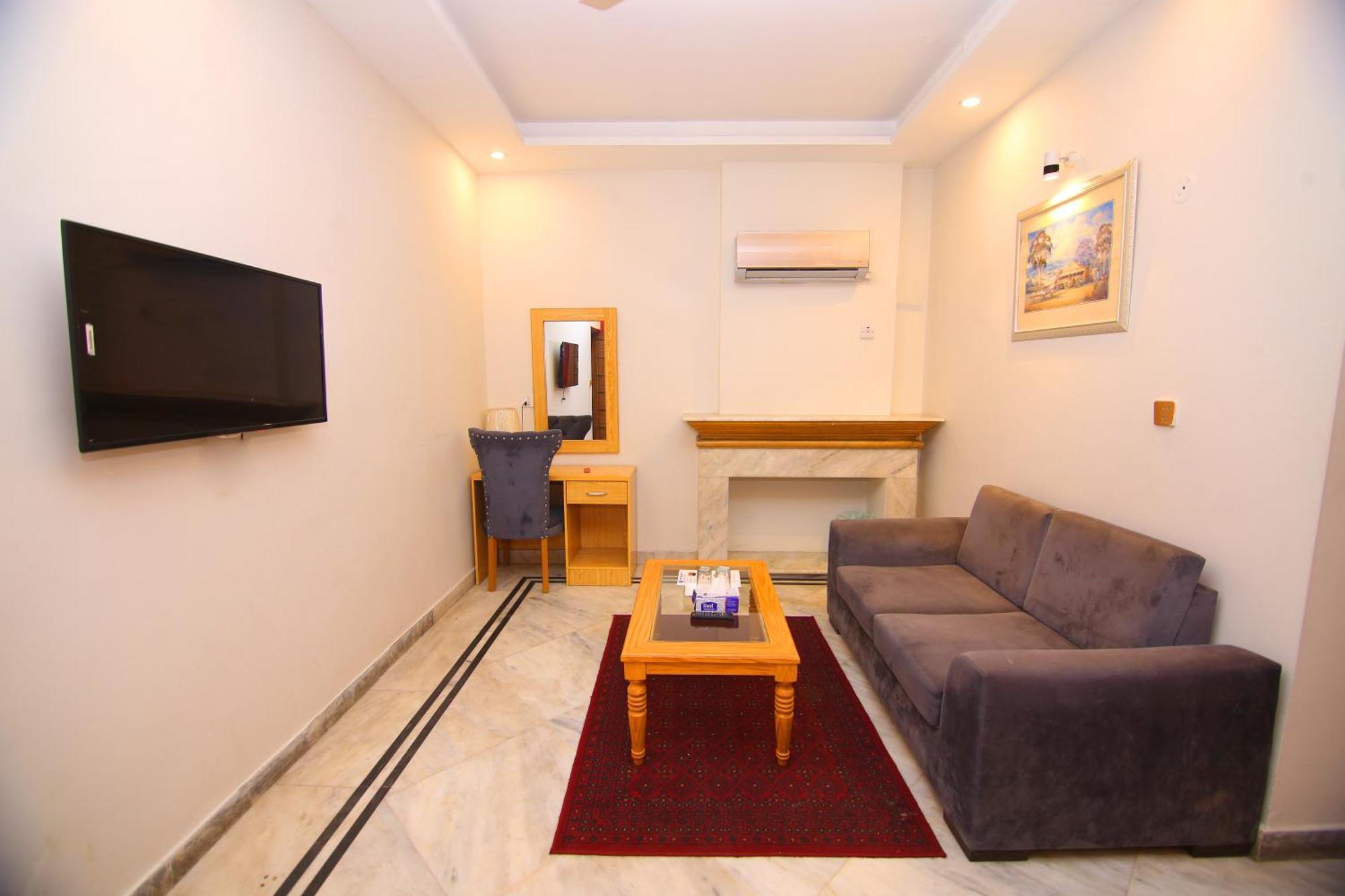 Premier Inn Mall Lahore Extérieur photo
