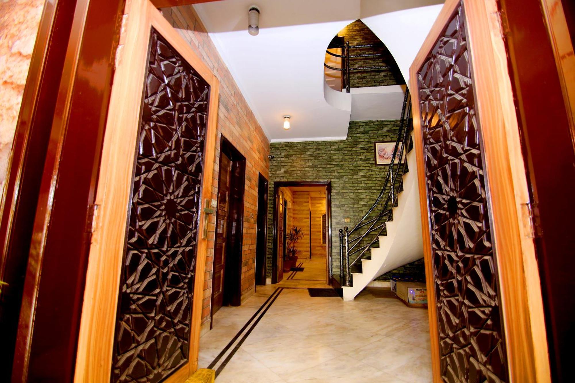 Premier Inn Mall Lahore Extérieur photo