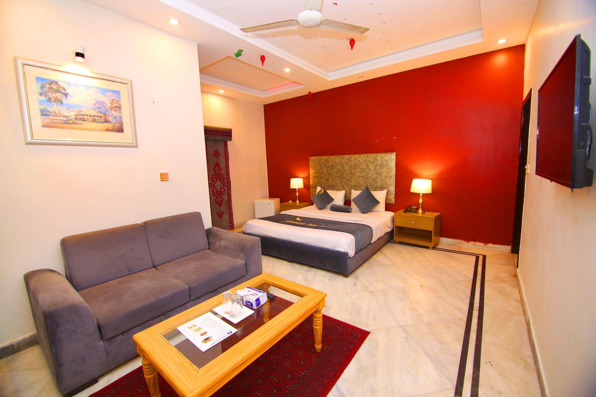 Premier Inn Mall Lahore Extérieur photo