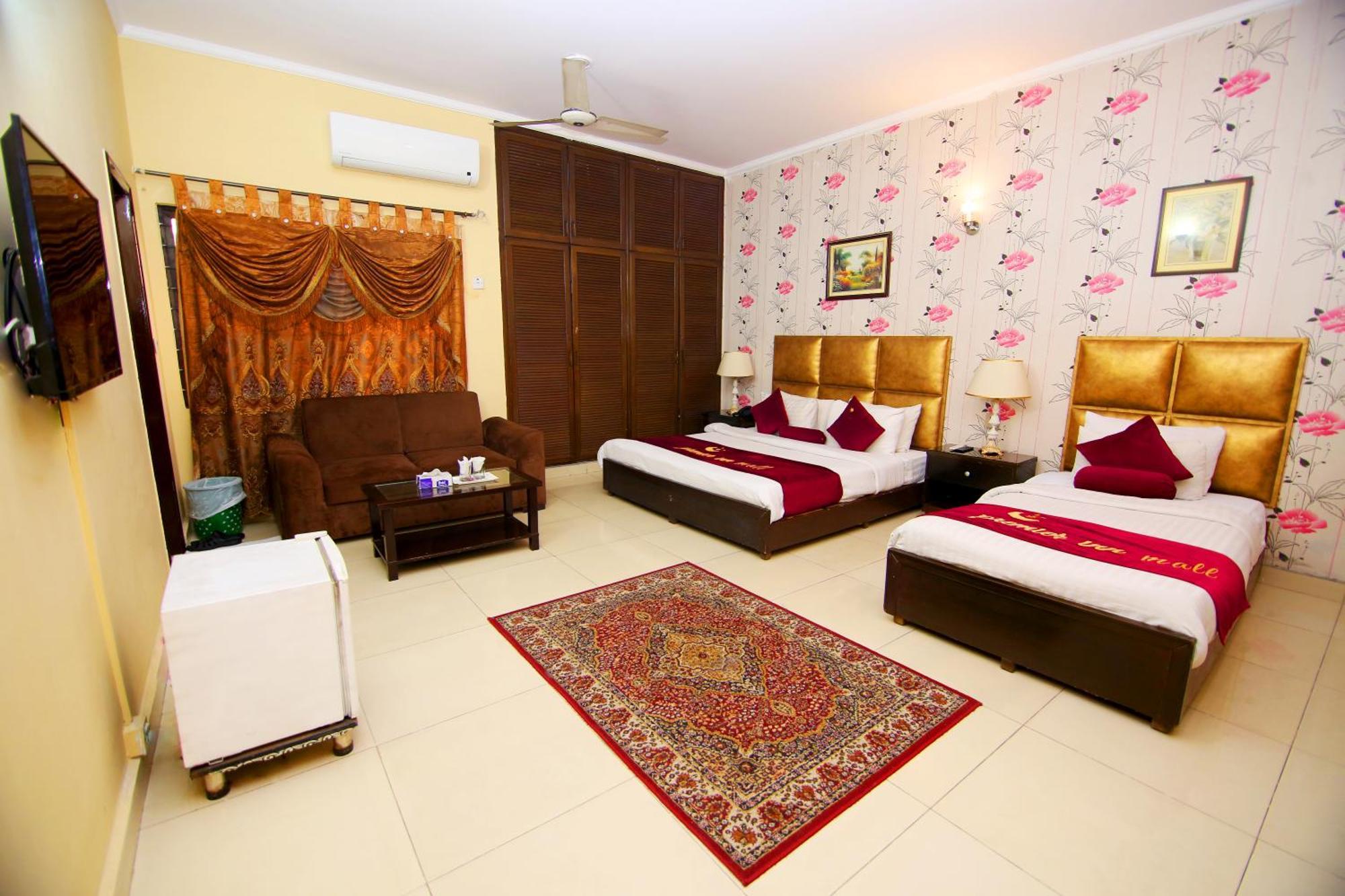 Premier Inn Mall Lahore Extérieur photo