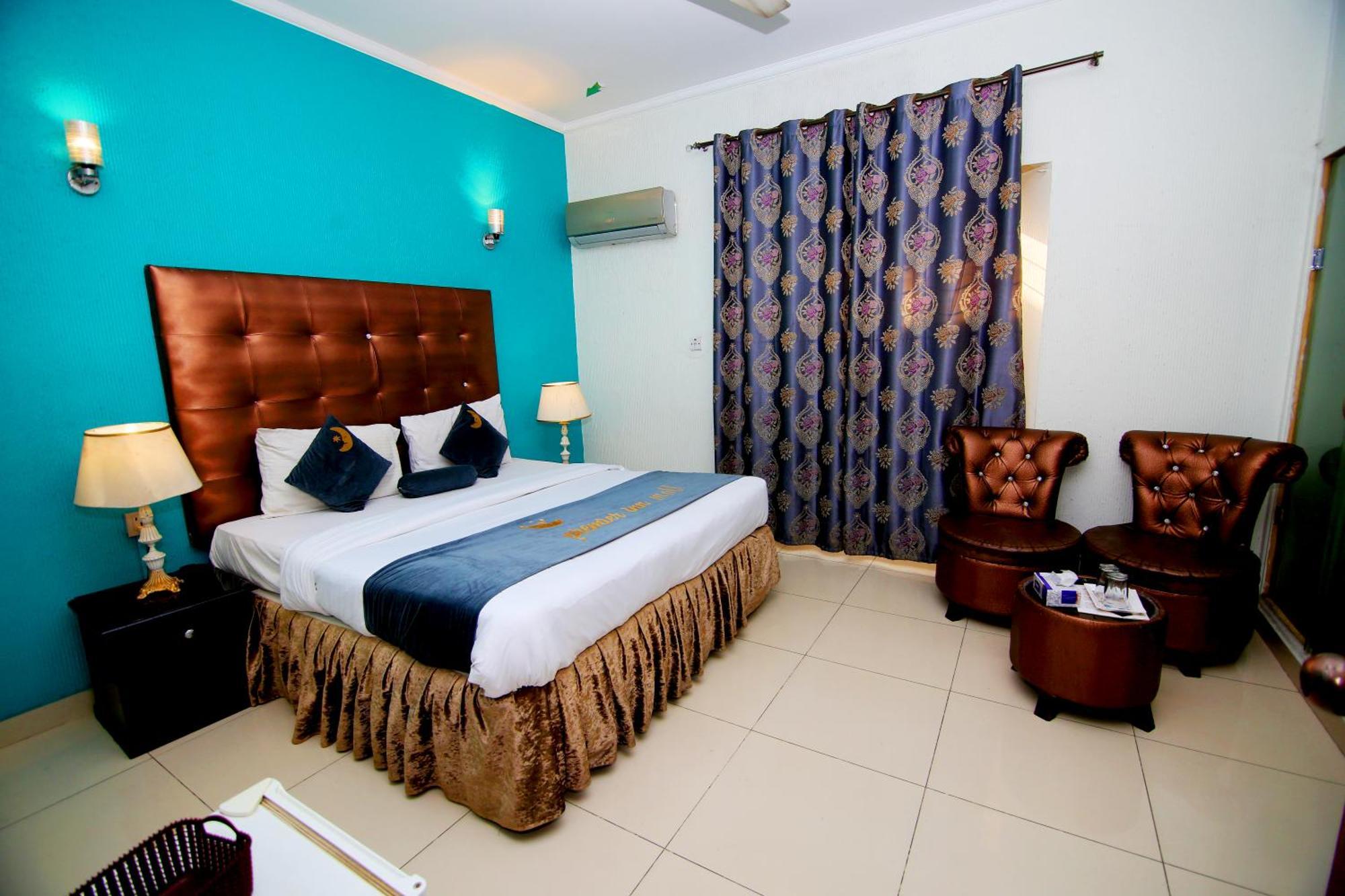 Premier Inn Mall Lahore Extérieur photo