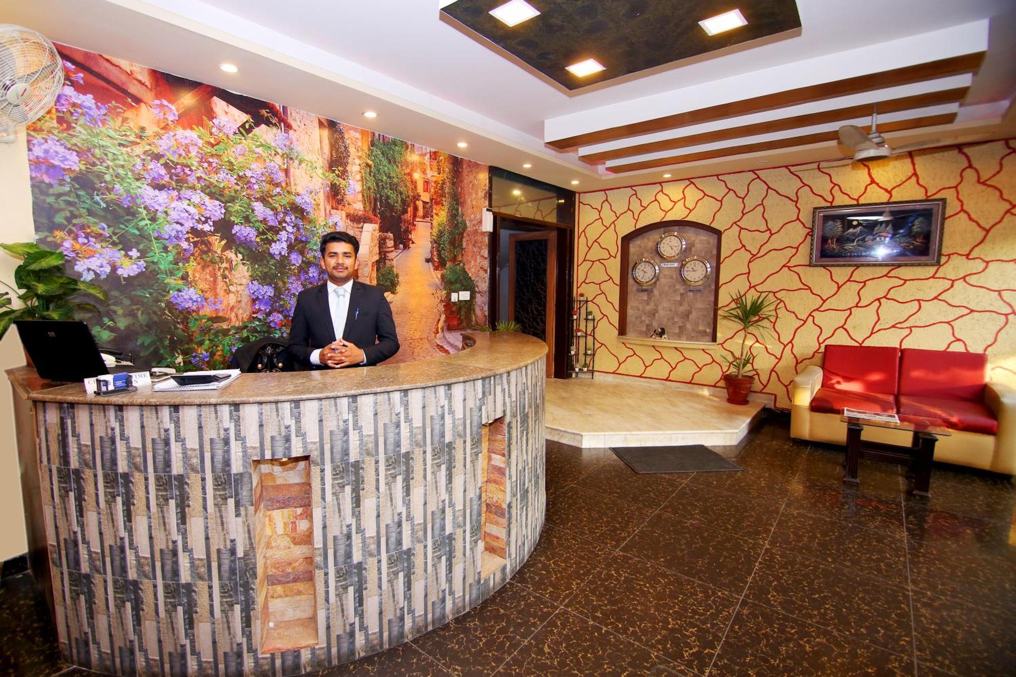 Premier Inn Mall Lahore Extérieur photo